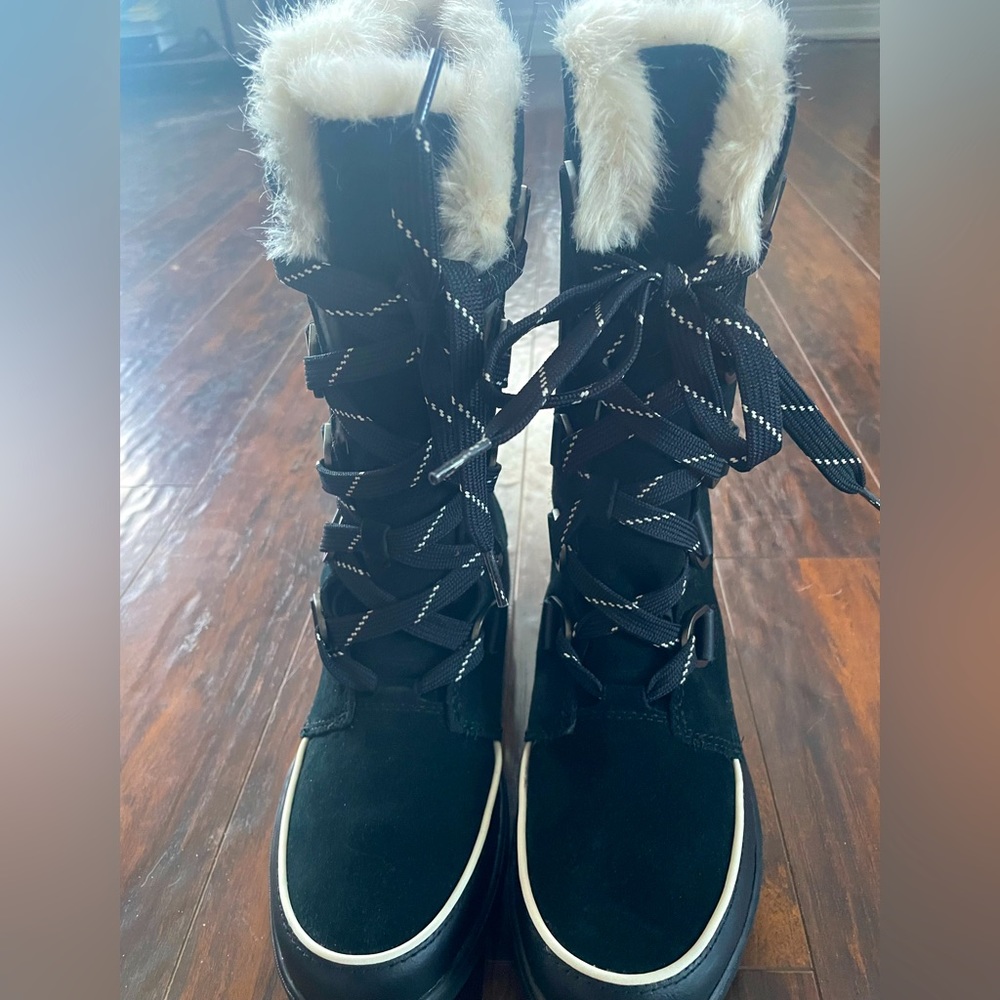 New SOREL Joan of Arctic winter boot size 9.